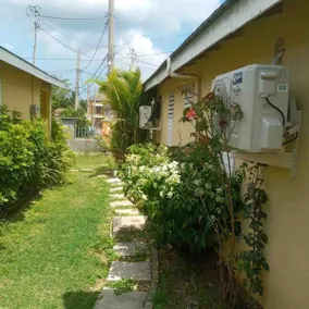 Cheerful one bedrooom apt w/private bath/kitchen - Image 2