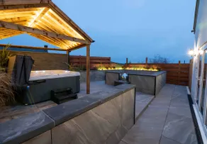 Sundial Cottage, Stunning 3 Bed Cottage with Hottub - Image 3