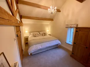Beautiful 2 Bedroom Cottage at Country Manor House - Image 4