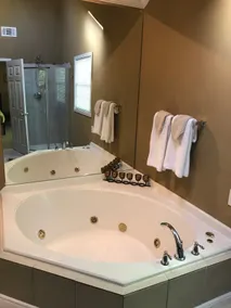Clean and Fabulous | 1 Bedroom | Jacuzzi |Wi-Fi - Image 4