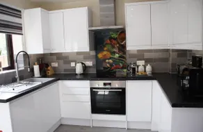 City Centre Town House with Riverside Views and Free Parking 1BAK - Image 4