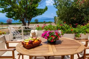 Beachfront 3 bedroom house for 7-Garden,Iria Beach - Image 3