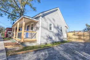 Downtown OneTree Bungalow-Walk to LiveOakPavilion - Image 3