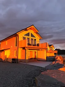 Large and modern waterfront house right by the ocean - Image 2