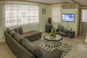 Charming dual level house in gated community - Image 4