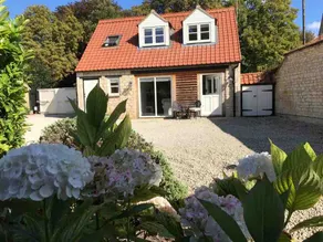 One bed cottage in village location. - Image 3