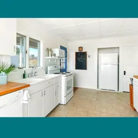 *Beachfront* Vintage Coastal Cottage - Relaxation - Image 3