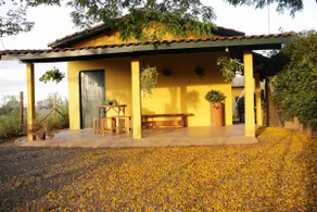 Casa dos Ipês, rustic style with air-conditioning and Netflix - Image 2