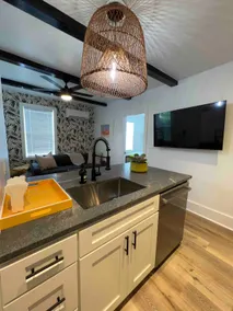 Jax Bch Bungalow Apt. #8 - block to Bch & Dining - Image 5