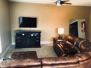 Comfy space ideal for experiencing Madison - Image 4