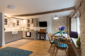 Upper Flat, The Manse, Painswick - Image 4