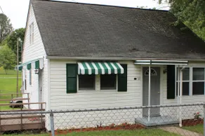 Gorge-ous 2br 1ba home near downtown Oak Hill - Image 2