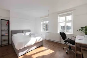 Three Bedrooms Flat Central London-Emirate - Image 4