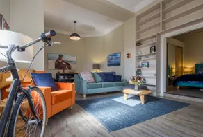 Heritage Apartment on Lewis Street - Image 4