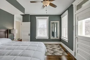 Modern gem with great downtown views + king bed. - Image 2