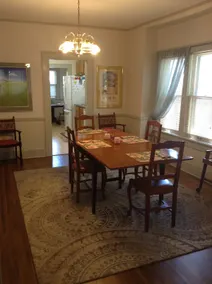 Nice home, conveniently located - Image 5