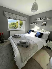 Malvern hillside apartment with spectacular views. - Image 5