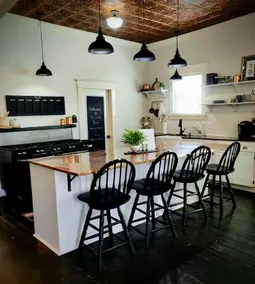 The Conner House-Walk to Magnolia! - Image 3