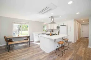 Beautiful Newly Renovated Home Near Hospital - Image 2