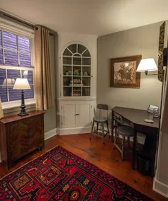 Little Chestnut Cottage in the City - Image 5