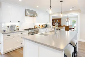 Cape Cod-Style Home near Bird Rock - Image 4