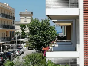 House a stone's throw from the sea in Viserbella - Image 2