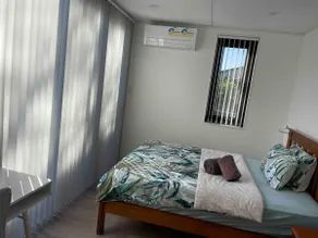 Cozy 2 Bedrooms Granny Flat with Parking - Image 2
