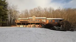 Large lodge w/ game room, fire pit + private suite - Image 4