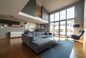 Minimal Brand New Loft next to Subway - Image 3
