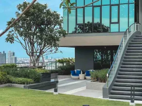 Modern 2BR 2BA | BTS Pu Chao | WiFi , Pool & Gym - Image 5