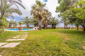 Traditional farmhouse with spectacular sea views - Image 2