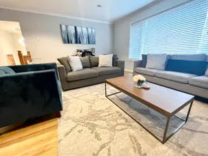 3 Bedroom near Downtown Top Floor / 2 parking AC - Image 5