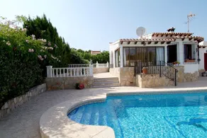 Private Pool Outside BBQ Parking 900Mbps Smart TV - Image 4