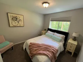 Exquisite 3 Bedroom Townhome - Image 5