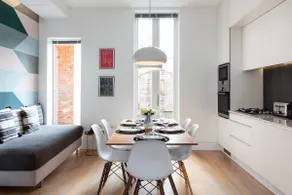 Architect's Designed Apartment 15min to Centre - Image 3