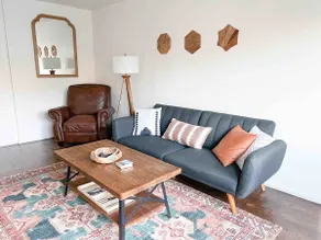 Vintage 2 Bdrm Close to All Freeways - Image 2
