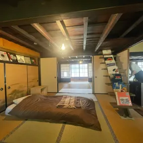 Guest House Nijuyon Private rental of a traditional Japanese house where you can also dig through vinyl records - Image 3