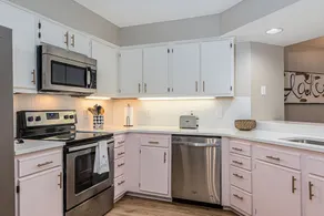 Edge of Paradise! Walk-in condo, water view, golf - Image 5