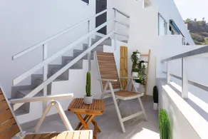 The Cliff House: Ocean View Accommodation - Image 4