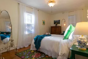 Romantic comfort near AT/I-81 |The Green Chickadee - Image 4
