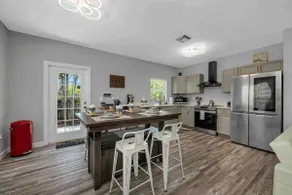 Bayshore Bungalow - Image 3