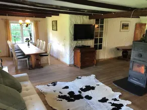 Guest house in the woods - Image 4