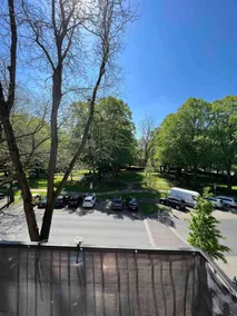 City apartment with city park view - Image 5