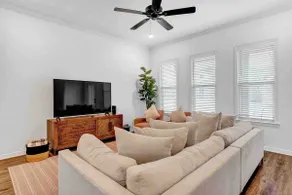 Modern 4BR in Royal Hills · Sleeps 10 - Image 4