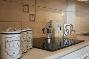 Olympia's 1st Floor Apartment - Image 4