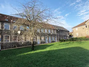 Superb Peaceful 1 bed apartment in St George. - Image 2