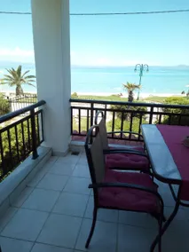 Seafront Apartment Pefkochori - Image 2