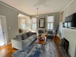 Charming space near dinning, parks, entertainment - Image 2