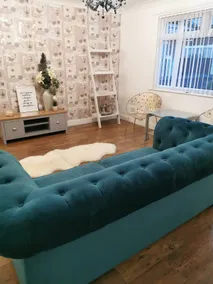 Modern, central Teesside, 2 double beds, 1 single - Image 2