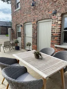 Grooms Cottage by Sheriff Hutton Castle near York - Image 2